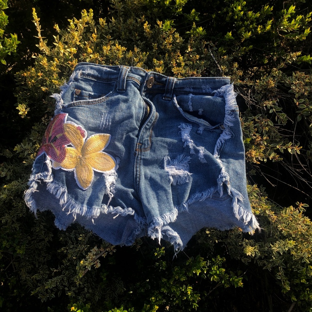 Jean shorts perfect for summertime!✨🦋🥭